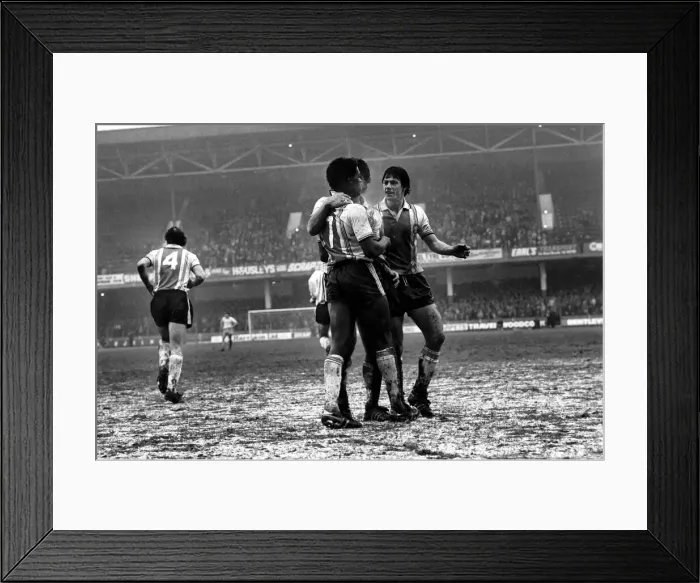 Framed Print : Sheffield United 2 v. Huddersfield 2. Division Three Football. February 1981 MF01-38-029 Framed Print : Sheffield United 2 v. Huddersfield 2. Division Three Football. February 1981 MF01-38-029
