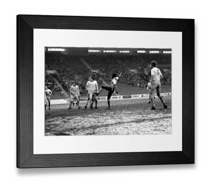 Framed Print : Sheffield United 2 v. Huddersfield 2. Division Three Football. February 1981 MF01-38-017 Framed Print : Sheffield United 2 v. Huddersfield 2. Division Three Football. February 1981 MF01-38-017