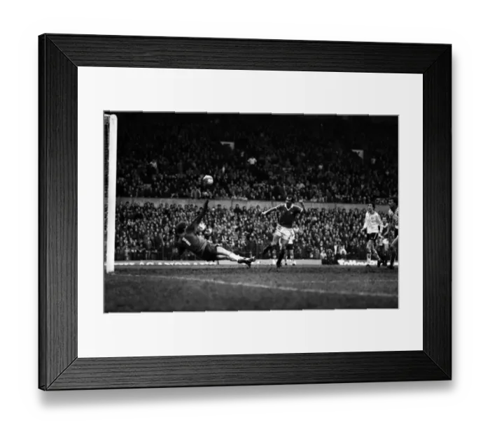Framed Print : Manchester United 0 v. Leeds United 1. Division One Football. February 1981 MF01-37-099 Framed Print : Manchester United 0 v. Leeds United 1. Division One Football. February 1981 MF01-37-099