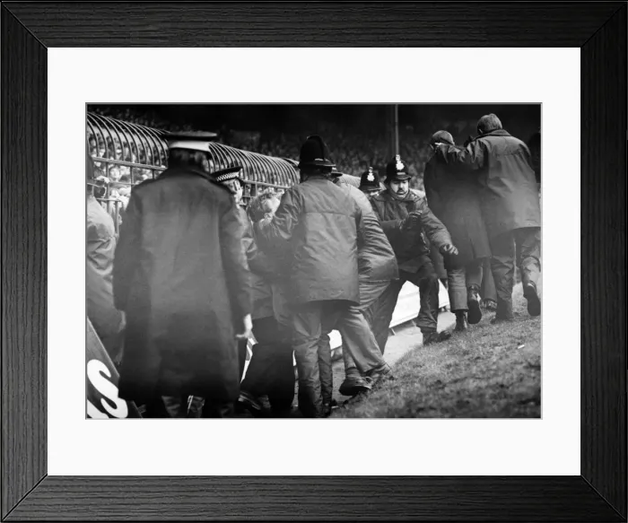 Framed Print : Manchester United 0 v. Leeds United 1. Division One Football. February 1981 MF01-37-049 Framed Print : Manchester United 0 v. Leeds United 1. Division One Football. February 1981 MF01-37-049