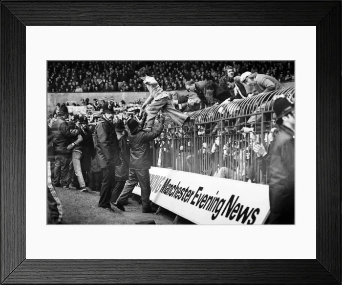 Framed Print : Manchester United 0 v. Leeds United 1. Division One Football. February 1981 MF01-37-043