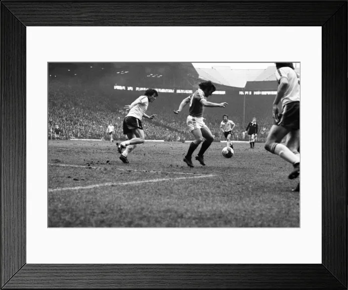 Framed Print : Manchester United 0 v. Leeds United 1. Division One Football. February 1981 MF01-37-029 Framed Print : Manchester United 0 v. Leeds United 1. Division One Football. February 1981 MF01-37-029
