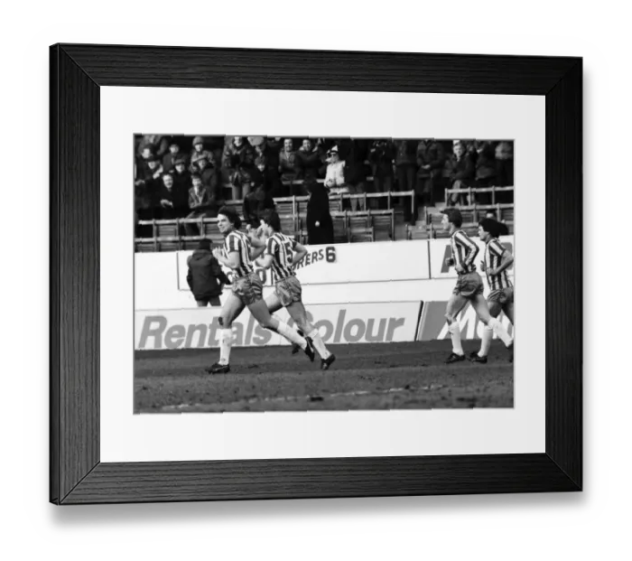 Framed Print : sheffield wednesday 2 v. Swansea 0. Division Two Football. Februay 1981 MF01-35-033