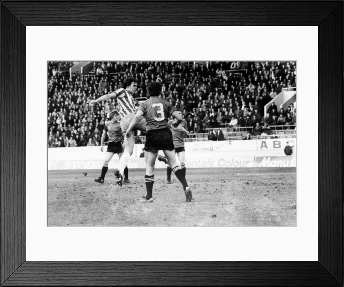Framed Print : sheffield wednesday 2 v. Swansea 0. Division Two Football. Februay 1981 MF01-35-017