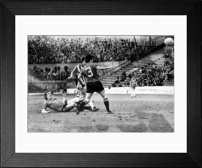 Framed Print : sheffield wednesday 2 v. Swansea 0. Division Two Football. Februay 1981 MF01-35-016 Framed Print : sheffield wednesday 2 v. Swansea 0. Division Two Football. Februay 1981 MF01-35-016