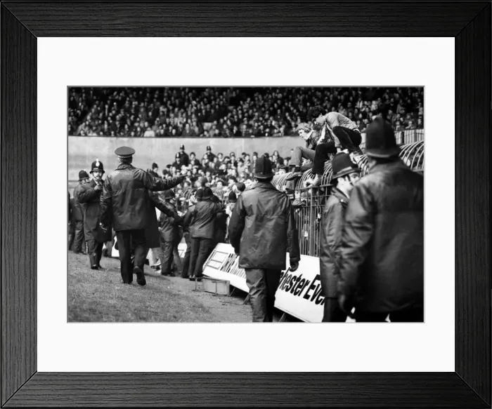 Framed Print : Manchester United 0 v. Leeds United 1. Division One Football. February 1981 MF01-37-038 Framed Print : Manchester United 0 v. Leeds United 1. Division One Football. February 1981 MF01-37-038