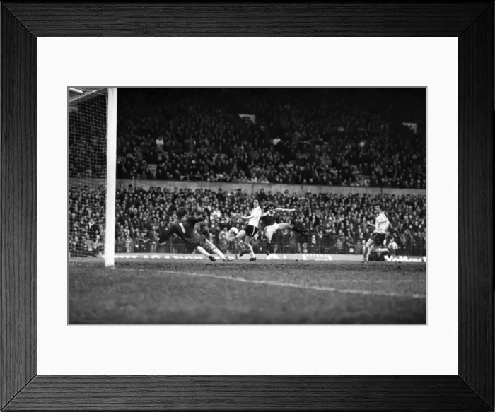 Framed Print : Manchester United 0 v. Leeds United 1. Division One Football. February 1981 MF01-37-025 Framed Print : Manchester United 0 v. Leeds United 1. Division One Football. February 1981 MF01-37-025