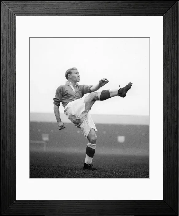 Framed Print : Wilf Mannion Middlesbrough October 1947