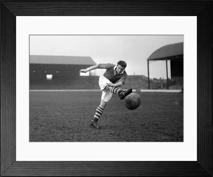 Framed Print : Richard Robinson Middlesbrough Dickie Robinson Circa December 1946