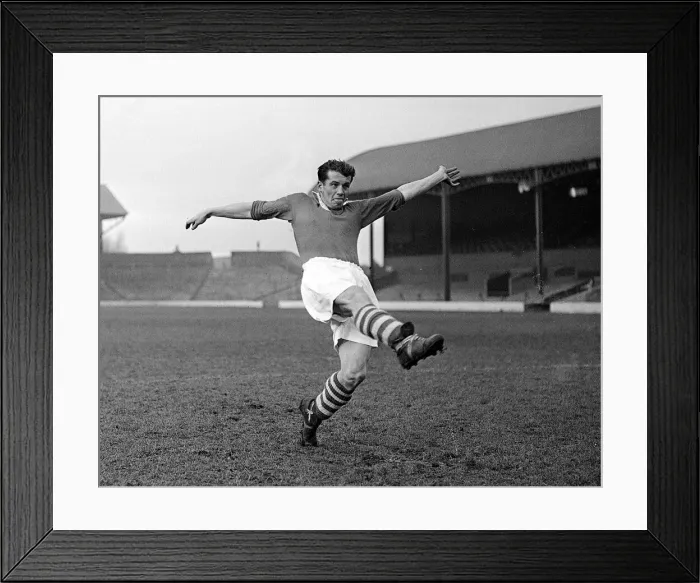 Framed Print : Richard Robinson Middlesbrough Dickie Robinson Circa December 1946