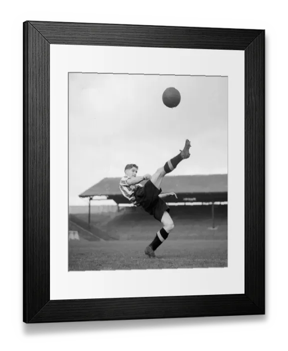 Framed Print : D Graham Newcastle United 004896-7 Circa December 1946 - January 1947