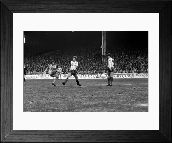 Framed Print : English League Division One match. Manchester City 2 v Sunderland 3