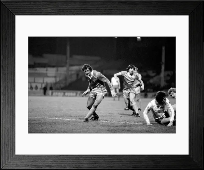 Framed Print : English League Division One match. Manchester City 2 v Sunderland 3 Framed Print : English League Division One match. Manchester City 2 v Sunderland 3