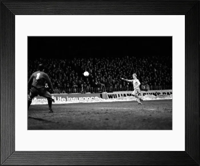 Framed Print : English League Division One match. Manchester City 2 v Sunderland 3