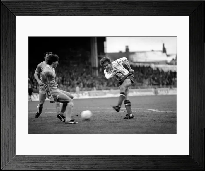 Framed Print : English League Division One match. Manchester City 2 v Sunderland 3 Framed Print : English League Division One match. Manchester City 2 v Sunderland 3