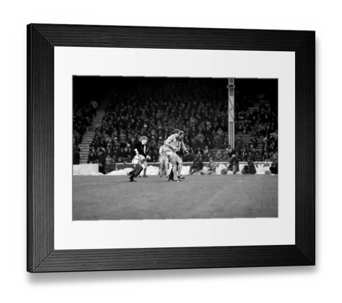 Framed Print : English League Division One match. Manchester City 2 v Sunderland 3 Framed Print : English League Division One match. Manchester City 2 v Sunderland 3