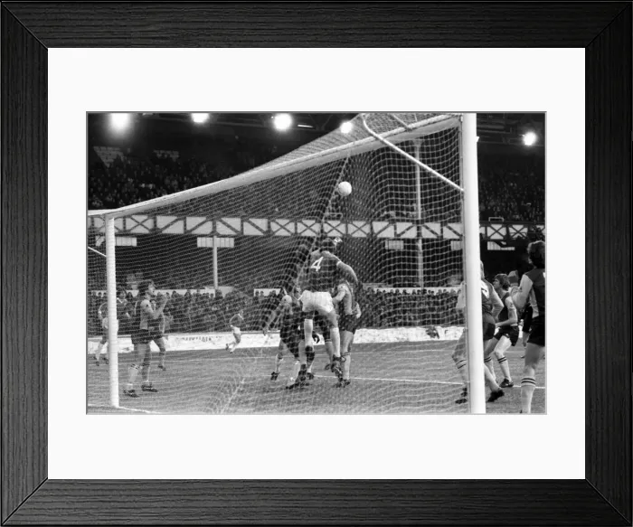 Framed Print : English League Division One match at Goodison Park. Everton 2 v Aston Villa 0