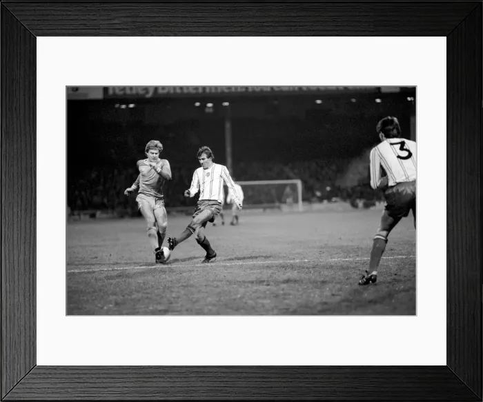Framed Print : English League Division One match. Manchester City 2 v Sunderland 3