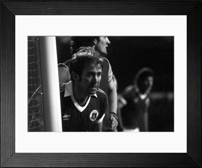 Framed Print : English League Division One match at Goodison Park. Everton 2 v Aston Villa 0