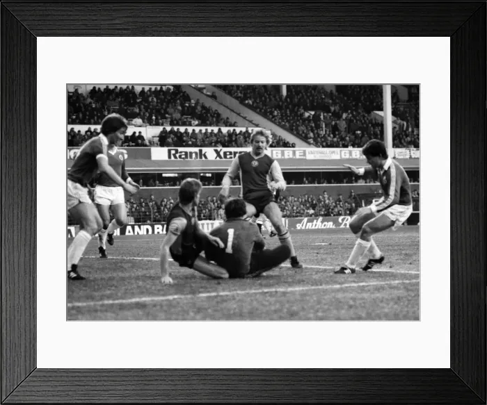 Framed Print : English League Division One match at Goodison Park. Everton 2 v Aston Villa 0 Framed Print : English League Division One match at Goodison Park. Everton 2 v Aston Villa 0