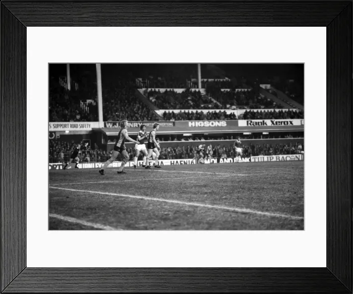 Framed Print : English League Division One match at Goodison Park. Everton 2 v Aston Villa 0 Framed Print : English League Division One match at Goodison Park. Everton 2 v Aston Villa 0