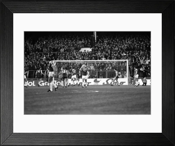 Framed Print : English League Division One match at Goodison Park. Everton 2 v Aston Villa 0 Framed Print : English League Division One match at Goodison Park. Everton 2 v Aston Villa 0