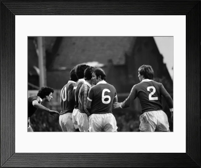 Framed Print : English League Division One match at Goodison Park. Everton 2 v Aston Villa 0 Framed Print : English League Division One match at Goodison Park. Everton 2 v Aston Villa 0