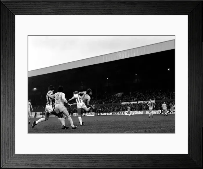 Framed Print : English League Division One match. Stoke City 1 v Leeds United 2