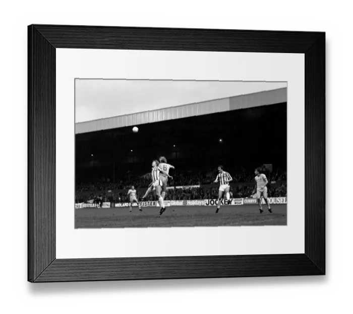Framed Print : English League Division One match. Stoke City 1 v Leeds United 2