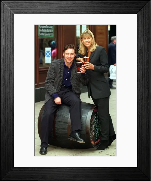 Framed Print : Ally McCoist and Sharron Davies launch Scottish pub week Framed Print : Ally McCoist and Sharron Davies launch Scottish pub week