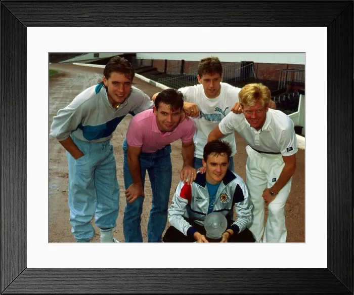 Framed Print : Andy Walker with Scotland team-mates September 1987 Framed Print : Andy Walker with Scotland team-mates September 1987