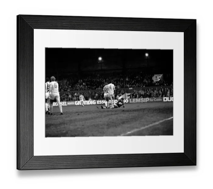 Framed Print : English League Division One match. Stoke City 1 v Leeds United 2