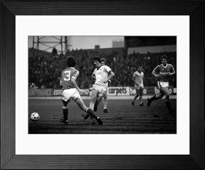 Framed Print : English League Division One match. Nottingham Forest 0 v Liverpool 2 Framed Print : English League Division One match. Nottingham Forest 0 v Liverpool 2