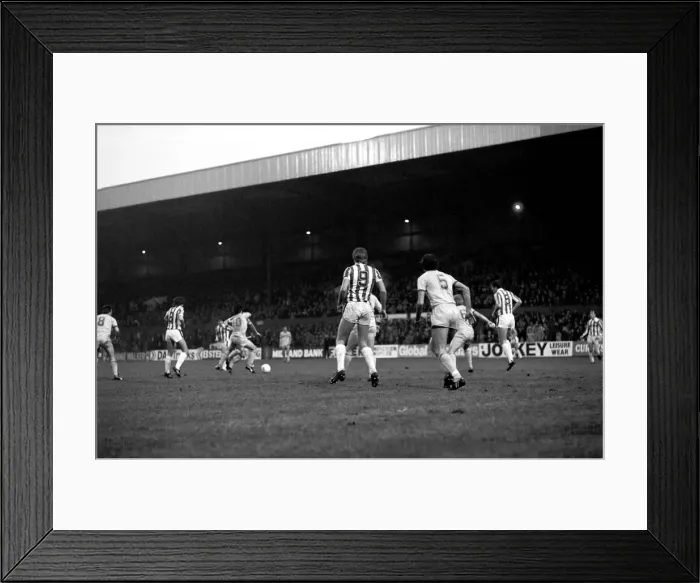 Framed Print : English League Division One match. Stoke City 1 v Leeds United 2