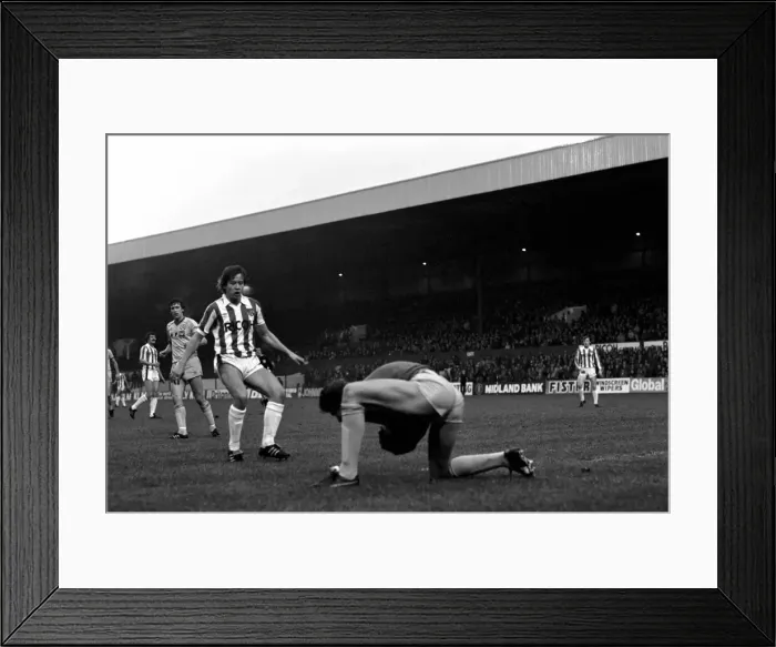 Framed Print : English League Division One match. Stoke City 1 v Leeds United 2 Framed Print : English League Division One match. Stoke City 1 v Leeds United 2