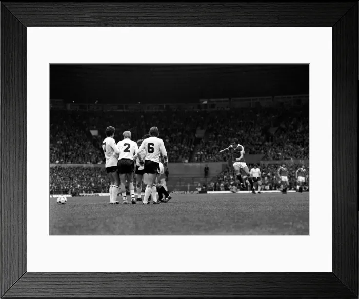 Framed Print : Manchester United 1 v. Swansea 0. Division 1 Football. September 1981 MF03-20-024 Framed Print : Manchester United 1 v. Swansea 0. Division 1 Football. September 1981 MF03-20-024