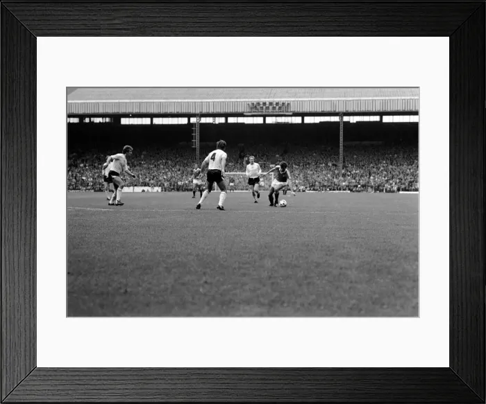 Framed Print : Manchester United 1 v. Swansea 0. Division 1 Football. September 1981 MF03-20-044 Framed Print : Manchester United 1 v. Swansea 0. Division 1 Football. September 1981 MF03-20-044