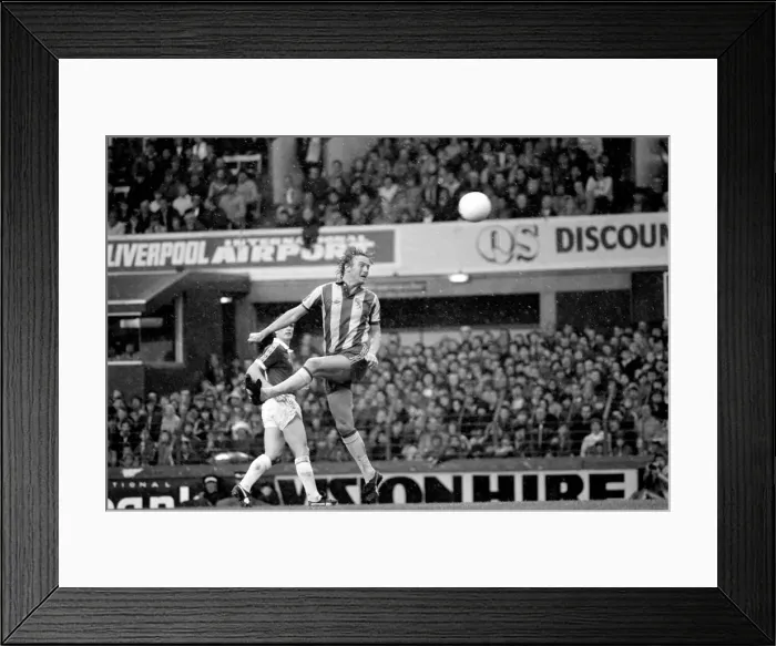Framed Print : Everton 1 v. West Bromwich Albion 0. Division one football September 1981 MF03-18-028 Framed Print : Everton 1 v. West Bromwich Albion 0. Division one football September 1981 MF03-18-028