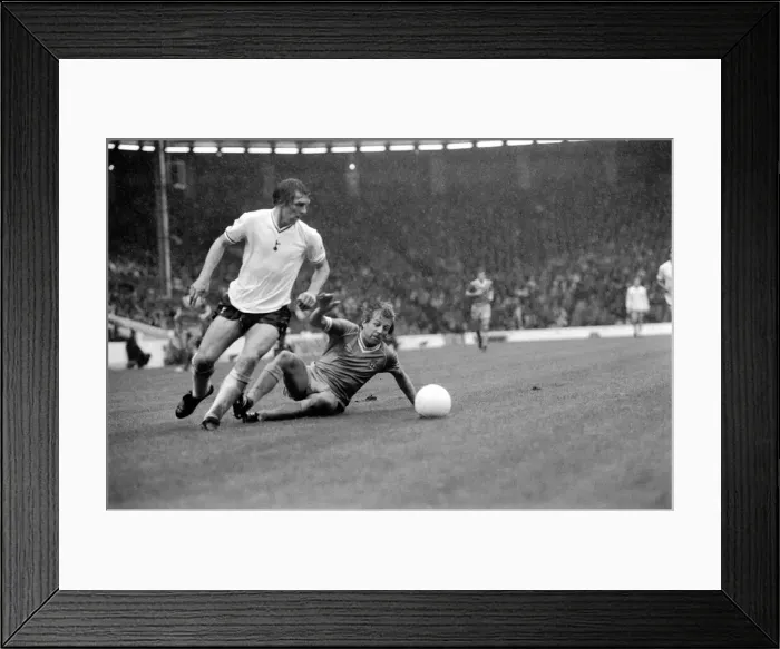 Framed Print : Manchester City 0 v. Tottenham Hotspur 1. Division one football