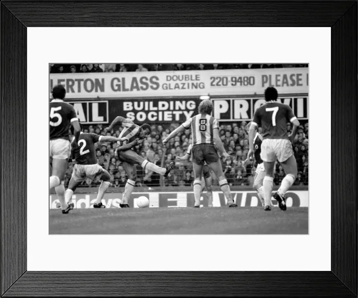 Framed Print : Everton 1 v. West Bromwich Albion 0. Division one football September 1981 MF03-18-014 Framed Print : Everton 1 v. West Bromwich Albion 0. Division one football September 1981 MF03-18-014