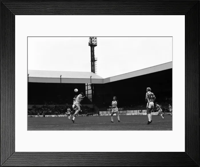 Framed Print : Stoke City 1 v. Nottingham Forest 2. Division one football September 1981 MF03-17-001 Framed Print : Stoke City 1 v. Nottingham Forest 2. Division one football September 1981 MF03-17-001