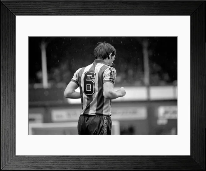 Framed Print : Everton 1 v. West Bromwich Albion 0. Division one football September 1981 MF03-18-019