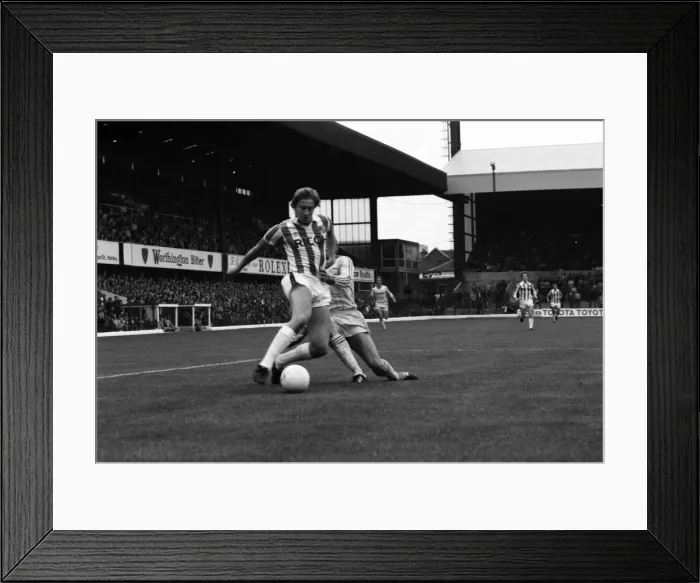 Framed Print : Stoke City 1 v. Nottingham Forest 2. Division one football September 1981 MF03-17