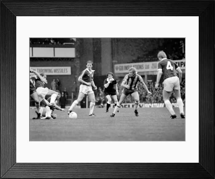 Framed Print : Everton 1 v. West Bromwich Albion 0. Division one football September 1981 MF03-18-022 Framed Print : Everton 1 v. West Bromwich Albion 0. Division one football September 1981 MF03-18-022