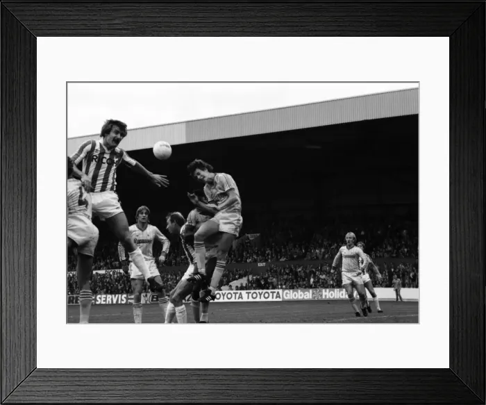 Framed Print : Stoke City 1 v. Nottingham Forest 2. Division one football September 1981 MF03-17-020 Framed Print : Stoke City 1 v. Nottingham Forest 2. Division one football September 1981 MF03-17-020