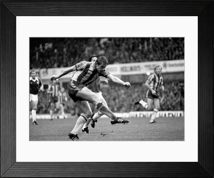 Framed Print : Everton 1 v. West Bromwich Albion 0. Division one football September 1981 MF03-18-017 Framed Print : Everton 1 v. West Bromwich Albion 0. Division one football September 1981 MF03-18-017