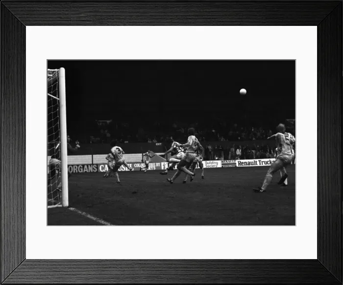 Framed Print : Stoke City 1 v. Nottingham Forest 2. Division one football September 1981 MF03-17-033 Framed Print : Stoke City 1 v. Nottingham Forest 2. Division one football September 1981 MF03-17-033