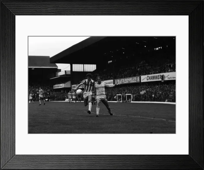 Framed Print : Stoke City 1 v. Nottingham Forest 2. Division one football September 1981 MF03-17-021