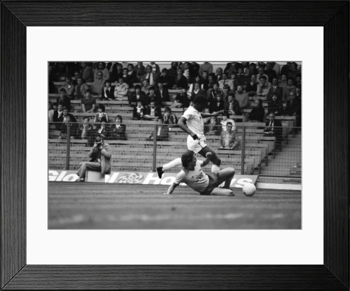 Framed Print : Leeds United 0 v. Arsenal 0. Division one football. September 1981 MF03-14-046 Framed Print : Leeds United 0 v. Arsenal 0. Division one football. September 1981 MF03-14-046