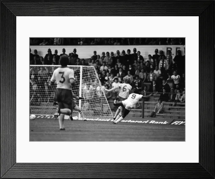 Framed Print : Leeds United 0 v. Arsenal 0. Division one football. September 1981 MF03-14-048 Framed Print : Leeds United 0 v. Arsenal 0. Division one football. September 1981 MF03-14-048
